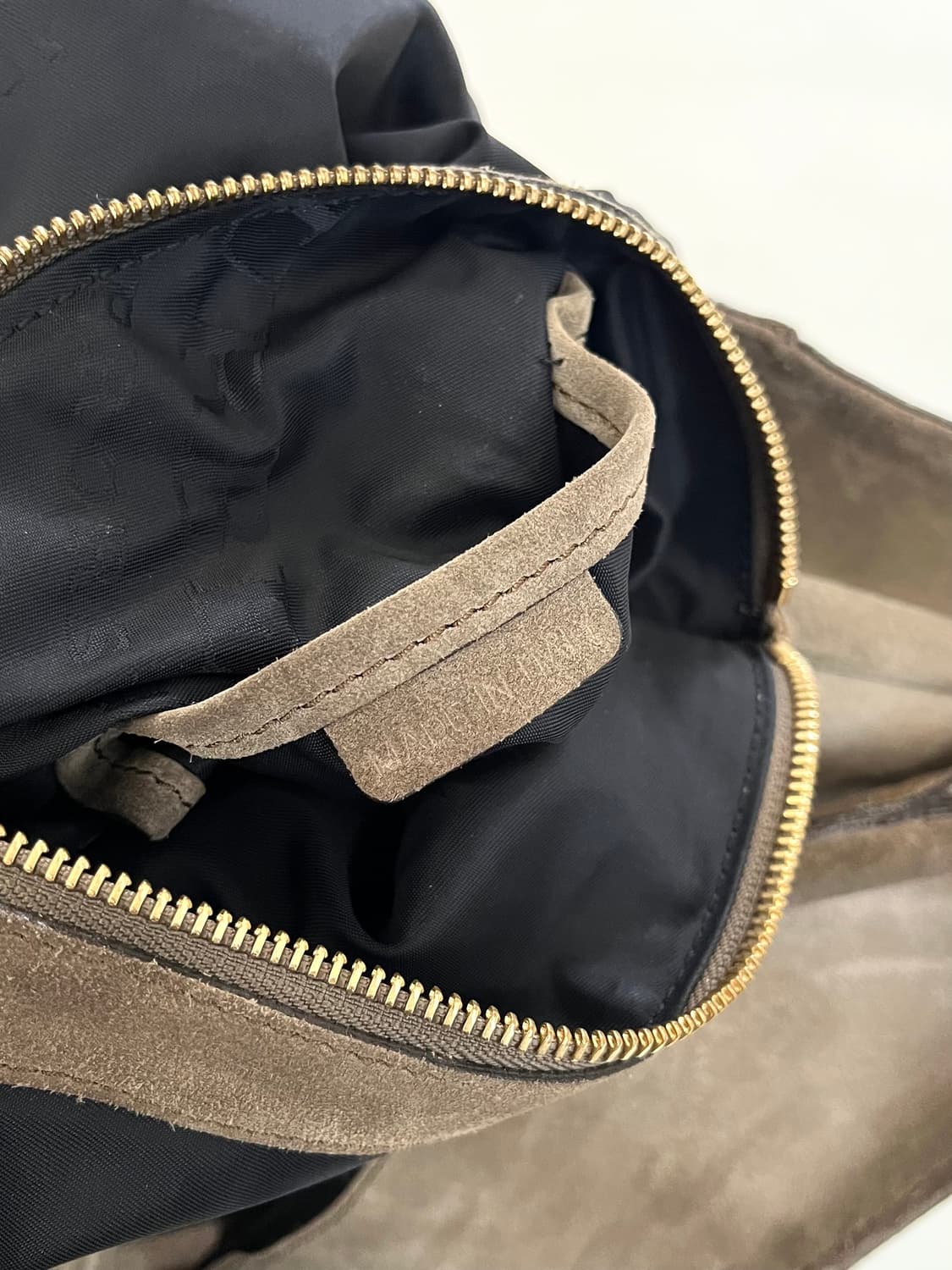 버버리 프로섬 셔링 스웨이드 레더 호보백 상품이미지7