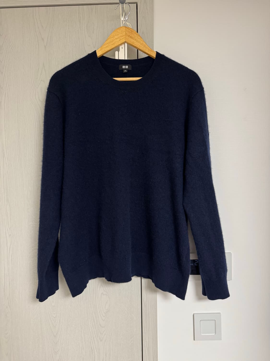 유니클로 네이비 캐시미어 니트 상품이미지1