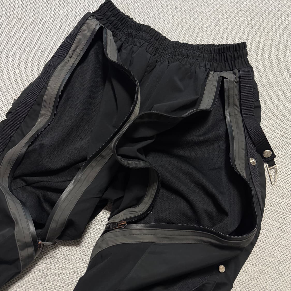 언더마이카 리전01 트위스트 지퍼 라인 테이핑 팬츠 상품이미지4