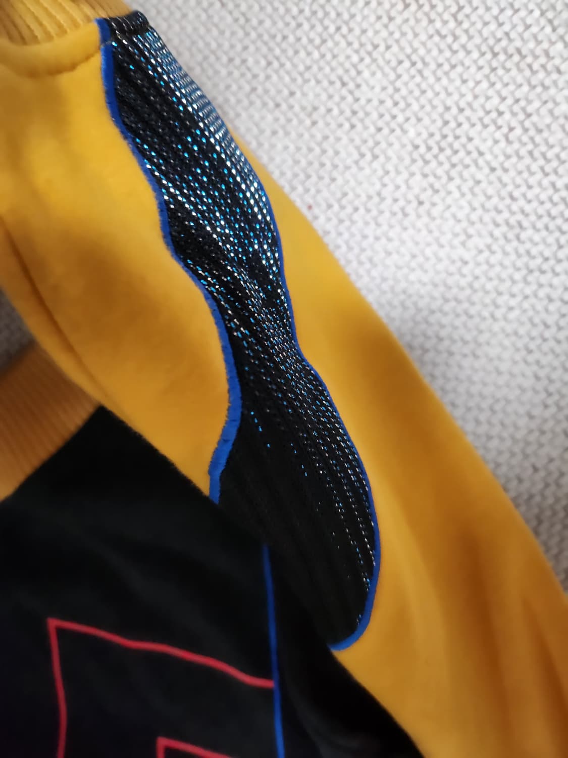 겐조 블랙/옐로우 맨투맨 티셔츠 상품이미지5