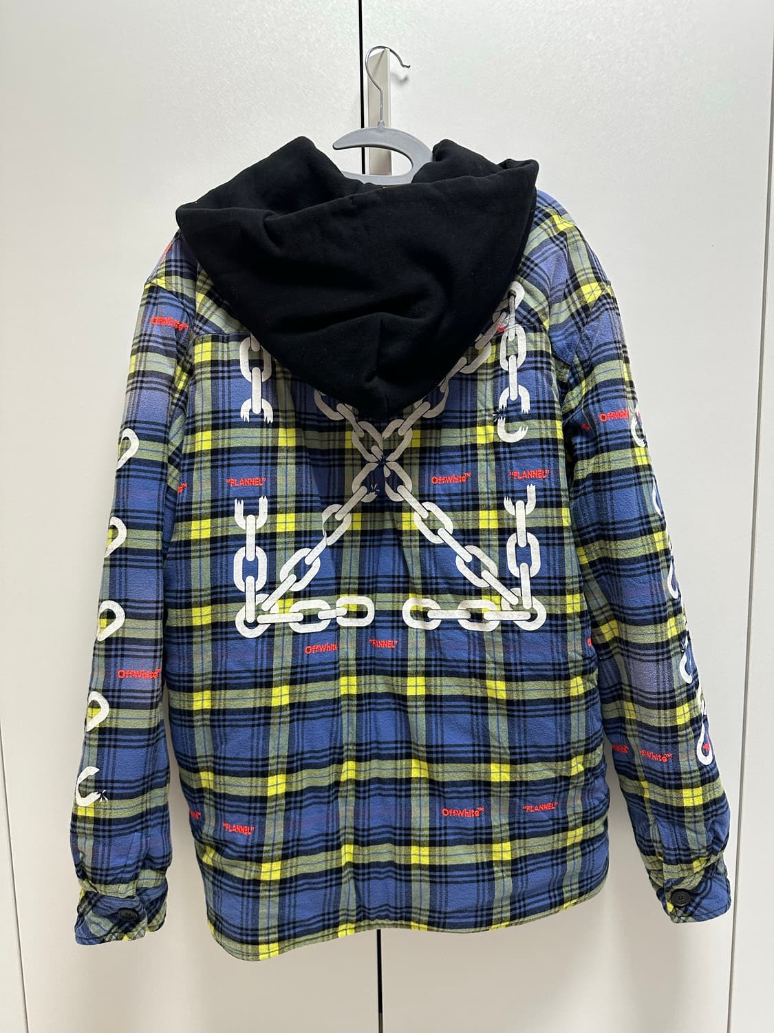 [네고 가능] 오프화이트 플란넬 패딩 상품이미지1
