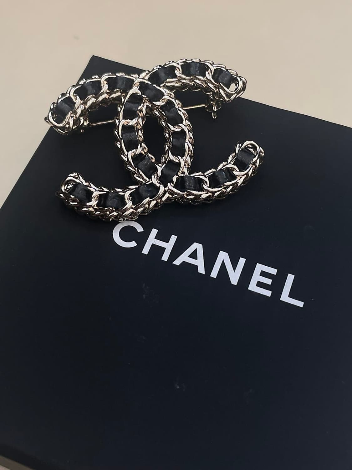 샤넬 정품 CC 체인 메탈 업사이클링 레더 브로치 상품이미지2