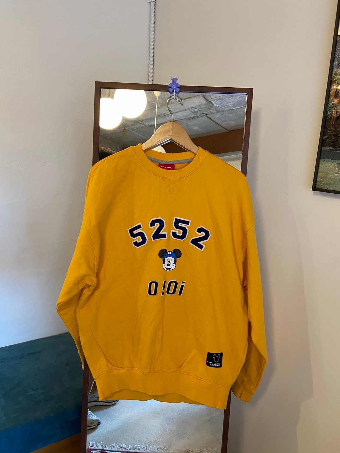 5252 바이 오아이오아이 미키 맨투맨 노랑 상품이미지2