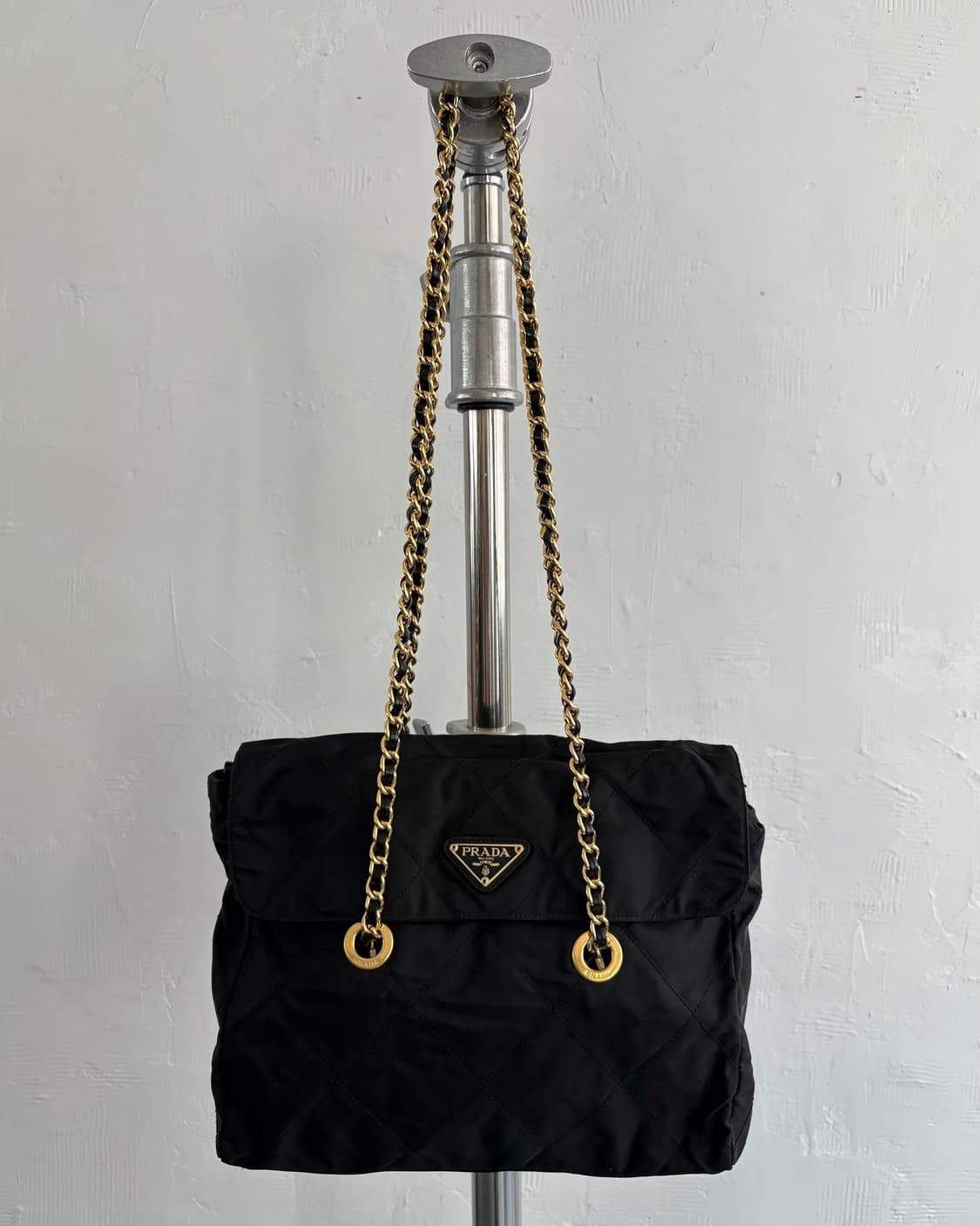 Prada 프라다 블랙 리나일론 퀄팅 체인 숄더백 상품이미지3