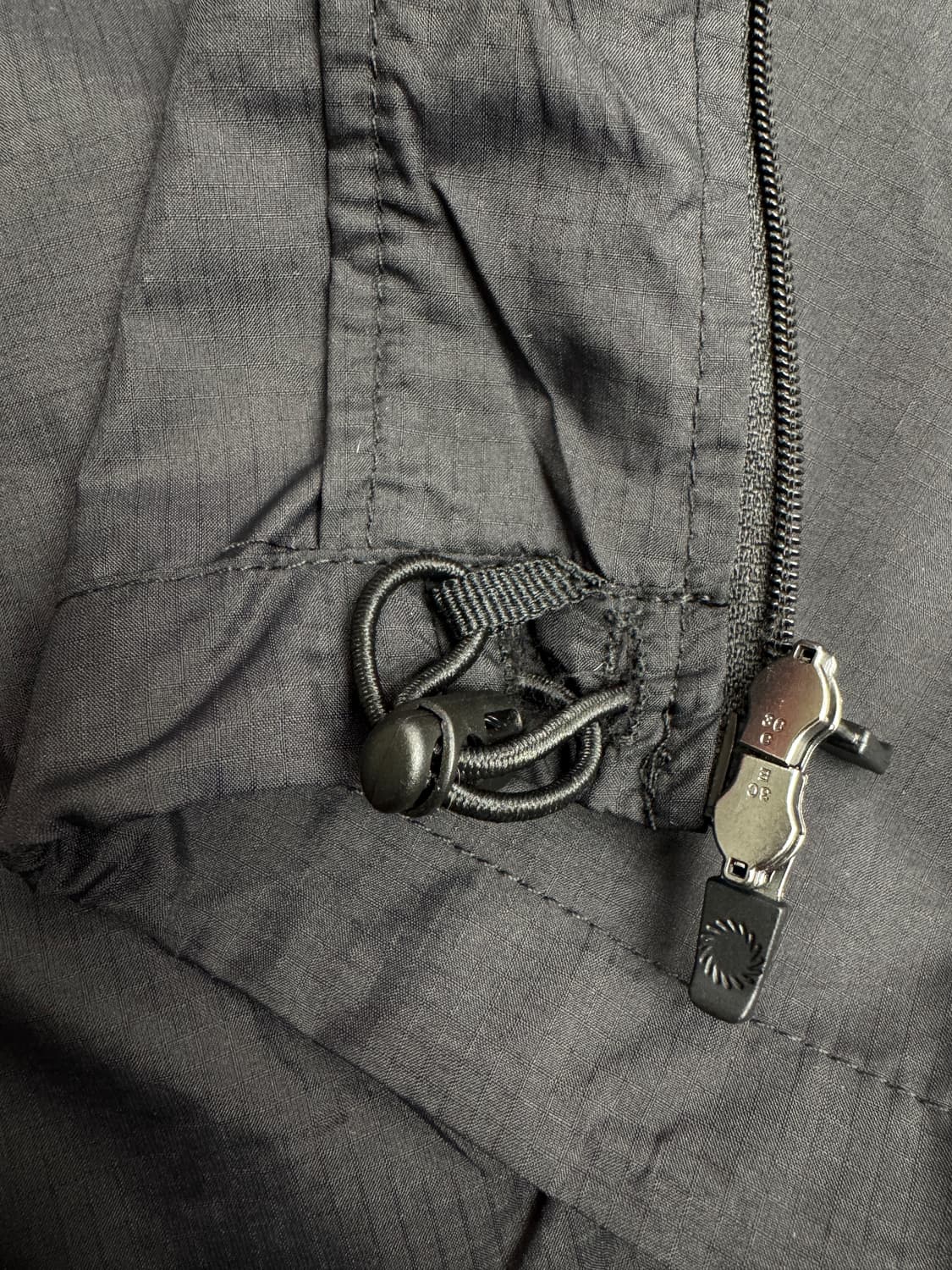 UVU 바람막이 L 사이즈 팝니다 상품이미지6