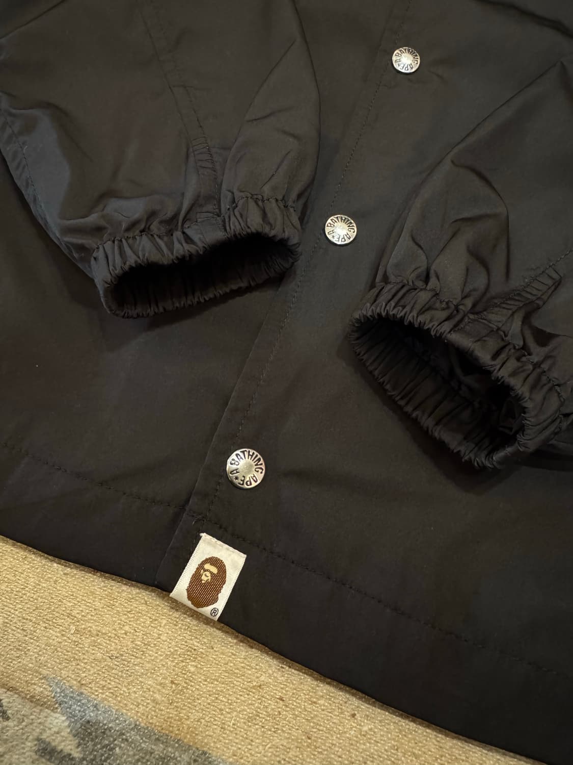 [M] 베이프 컬리지 코치자켓 블랙  상품이미지3