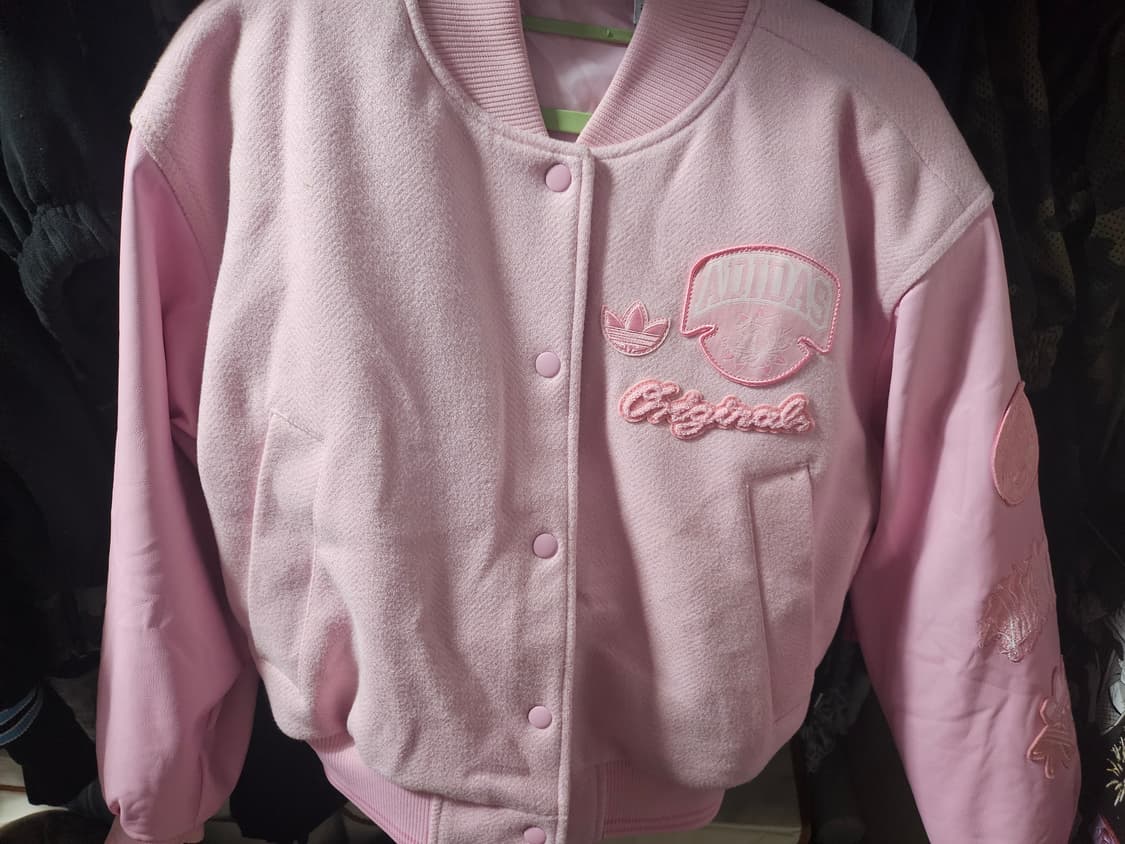 아디다스 핑크 패치 바시티 상품이미지1