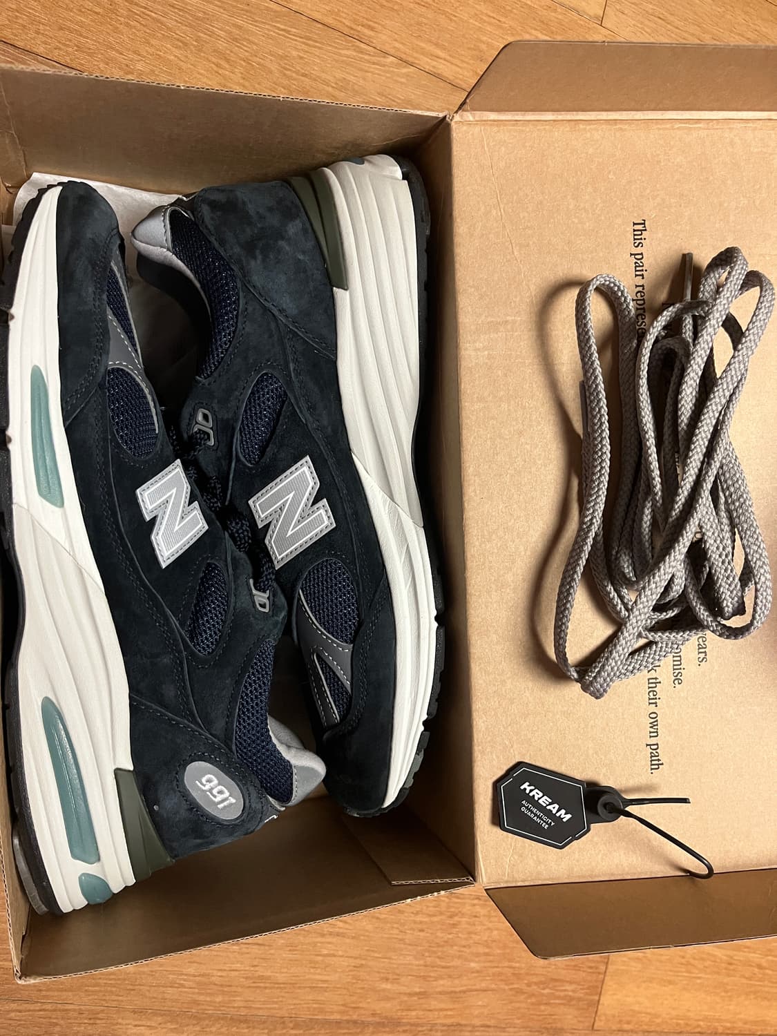 뉴발란스 991 v2 다크네이비 270사이즈 판매합니다. 상품이미지5