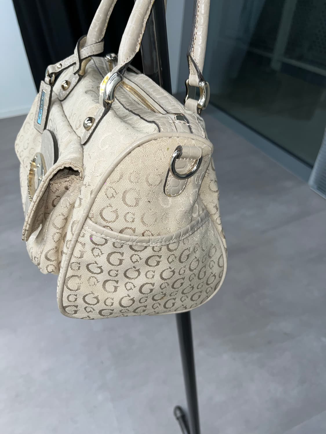 Guess Y2K ivory dot bag 상품이미지6