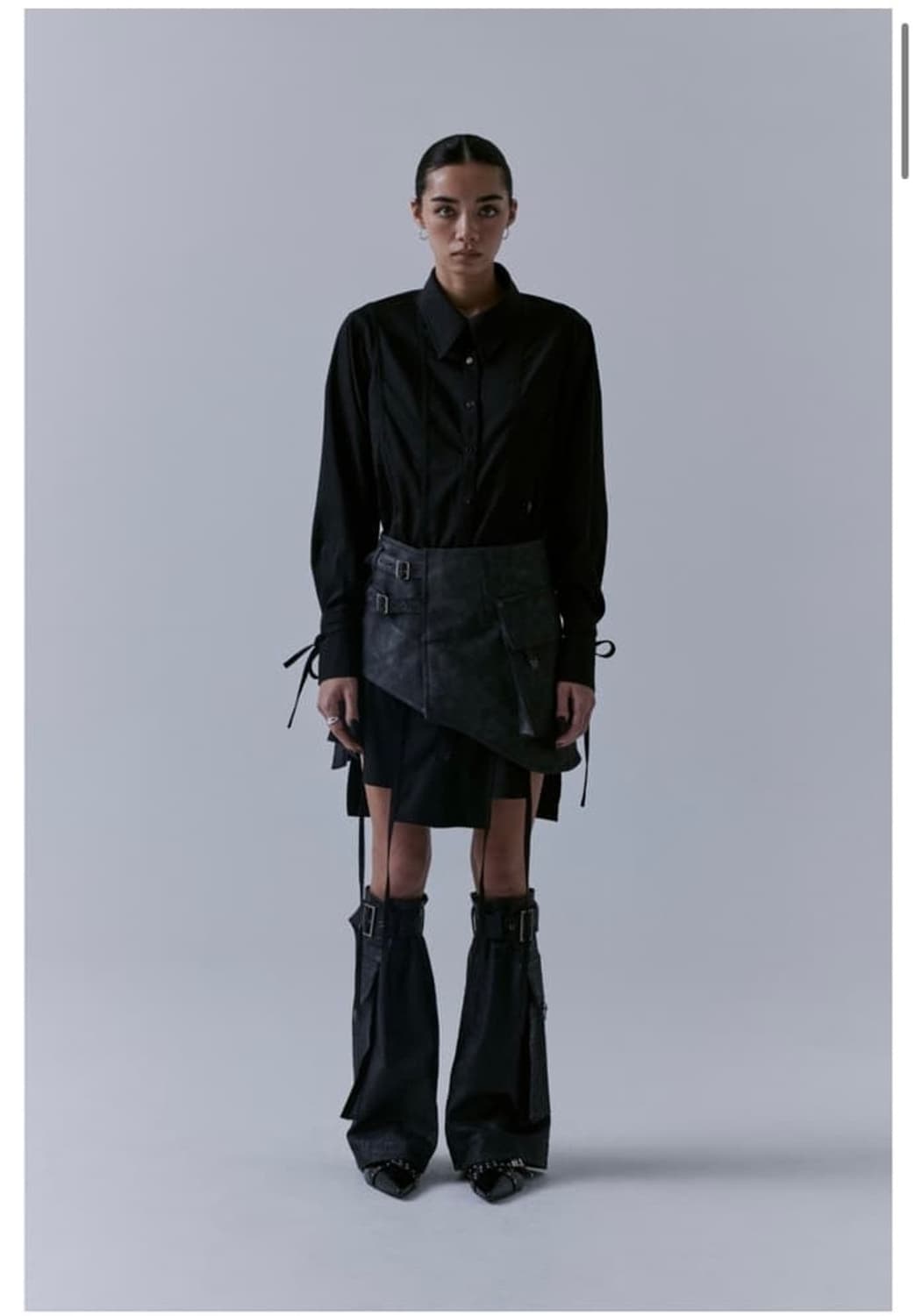 트리밍버드 레더 스트랩 벨트 디테일 레이어드 랩 스커트 다크 그레이 상품이미지3