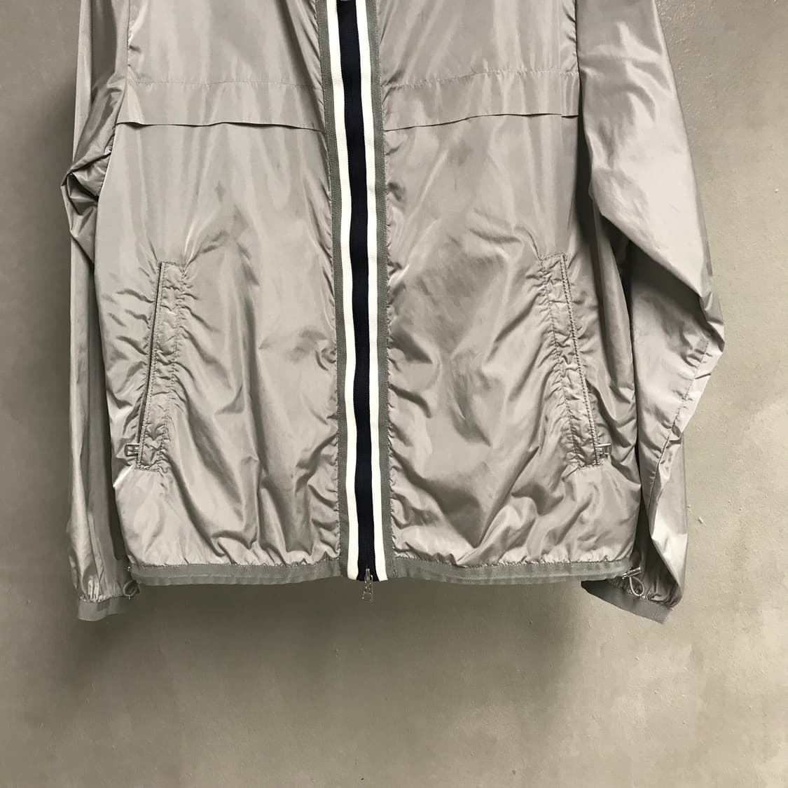 몽클레어 그레이 바람막이 4 상품이미지3