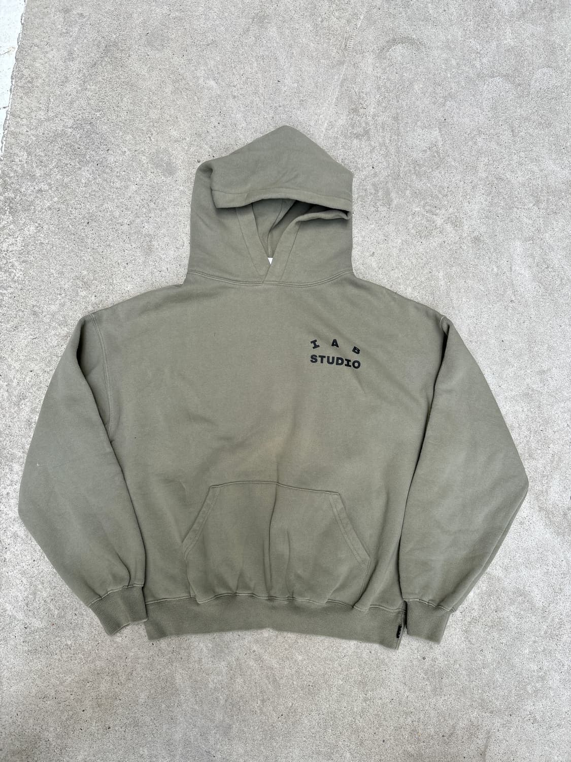 아이앱 스튜디오 카키 로고 후드티 상품이미지5