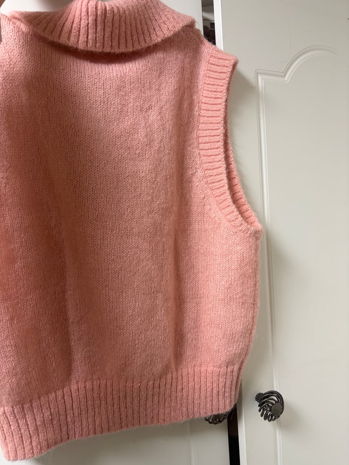 앤아더스토리즈 모헤어 핑크 니트 베스트 상품이미지2