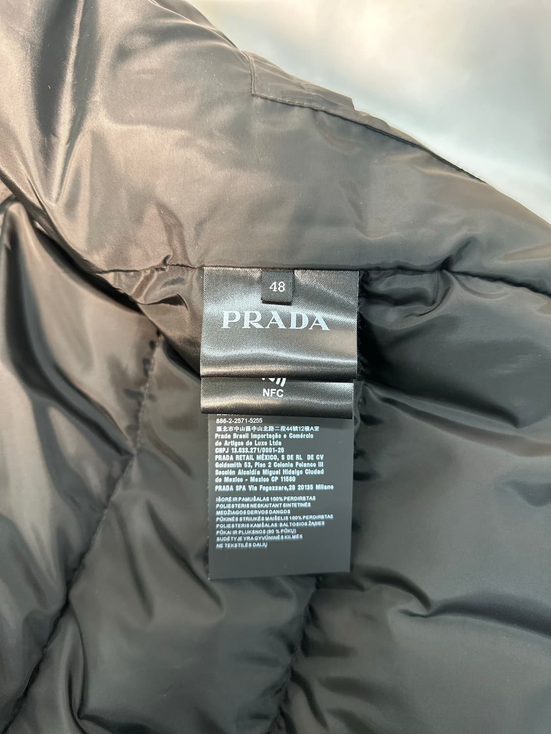 프라다 다운패딩 블랙 48 상품이미지4