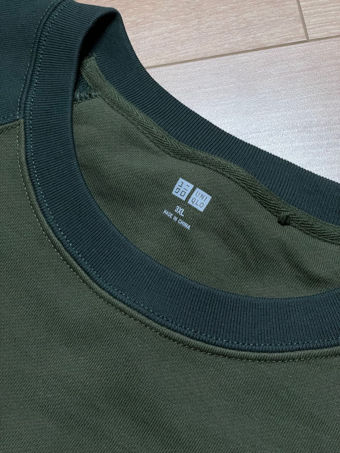 유니클로 배색 스웻 셔츠 상품이미지2