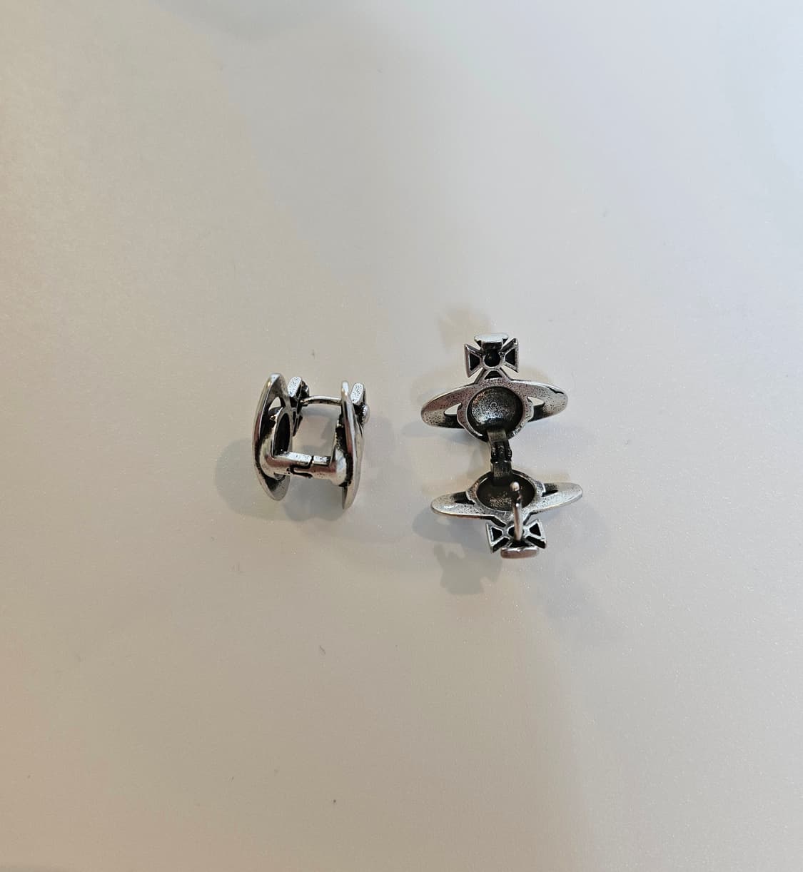 비비안웨스트우드 업사이클링 엔틱풍 양면 원터치 귀걸이 상품이미지5