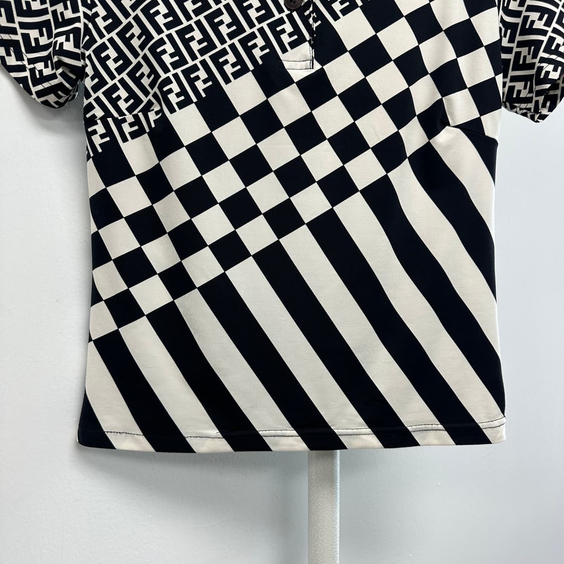 펜디 주카 로고 패턴 카라티 상품이미지4