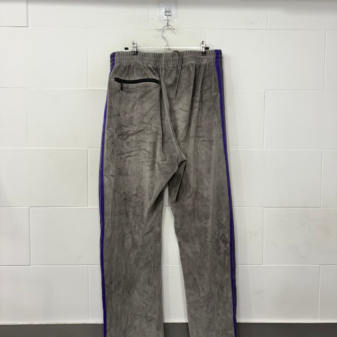 니들스 내로우 트랙팬츠 벨루어 헤더 그레이 상품이미지3
