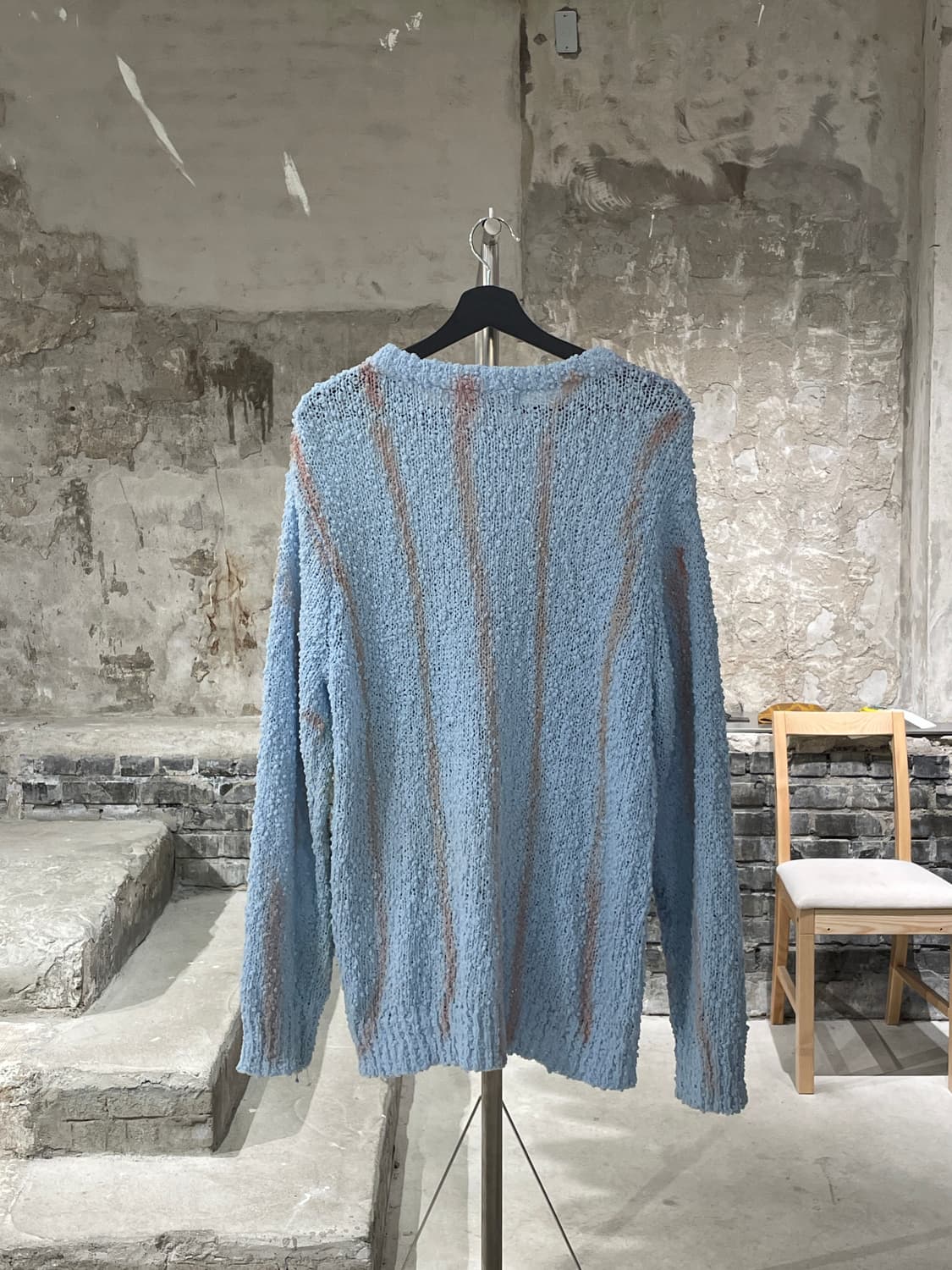 더 뮤지엄 비지터 스카이블루 스프레이 부클 니트 상품이미지6