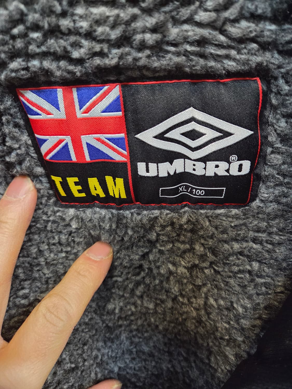 엄브로 올드스쿨 테이프로고 빅로고 셰르파 패디드 벤치자켓 L 상품이미지5