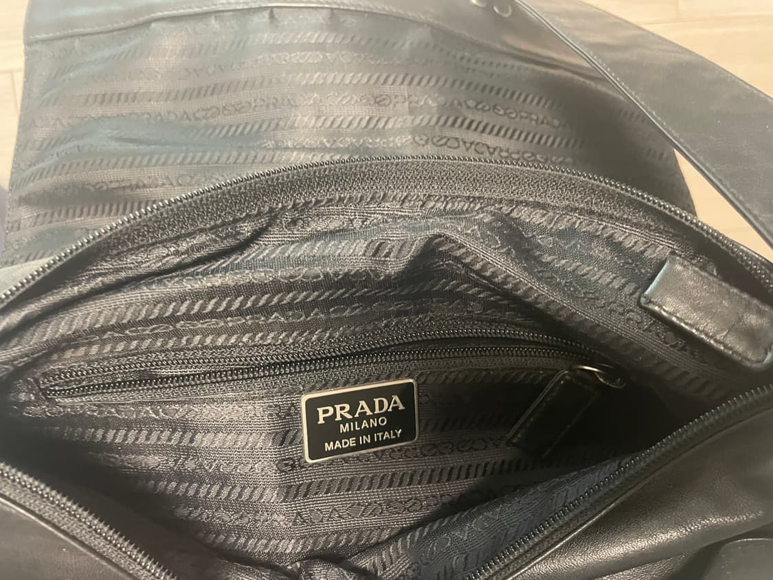 프라다 레더 메신저백 상품이미지7