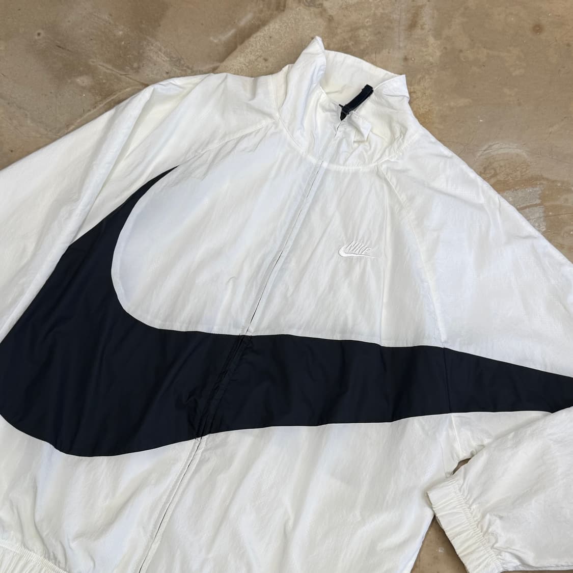 L 나이키 빅스우시 화이트 바람막이 상품이미지1