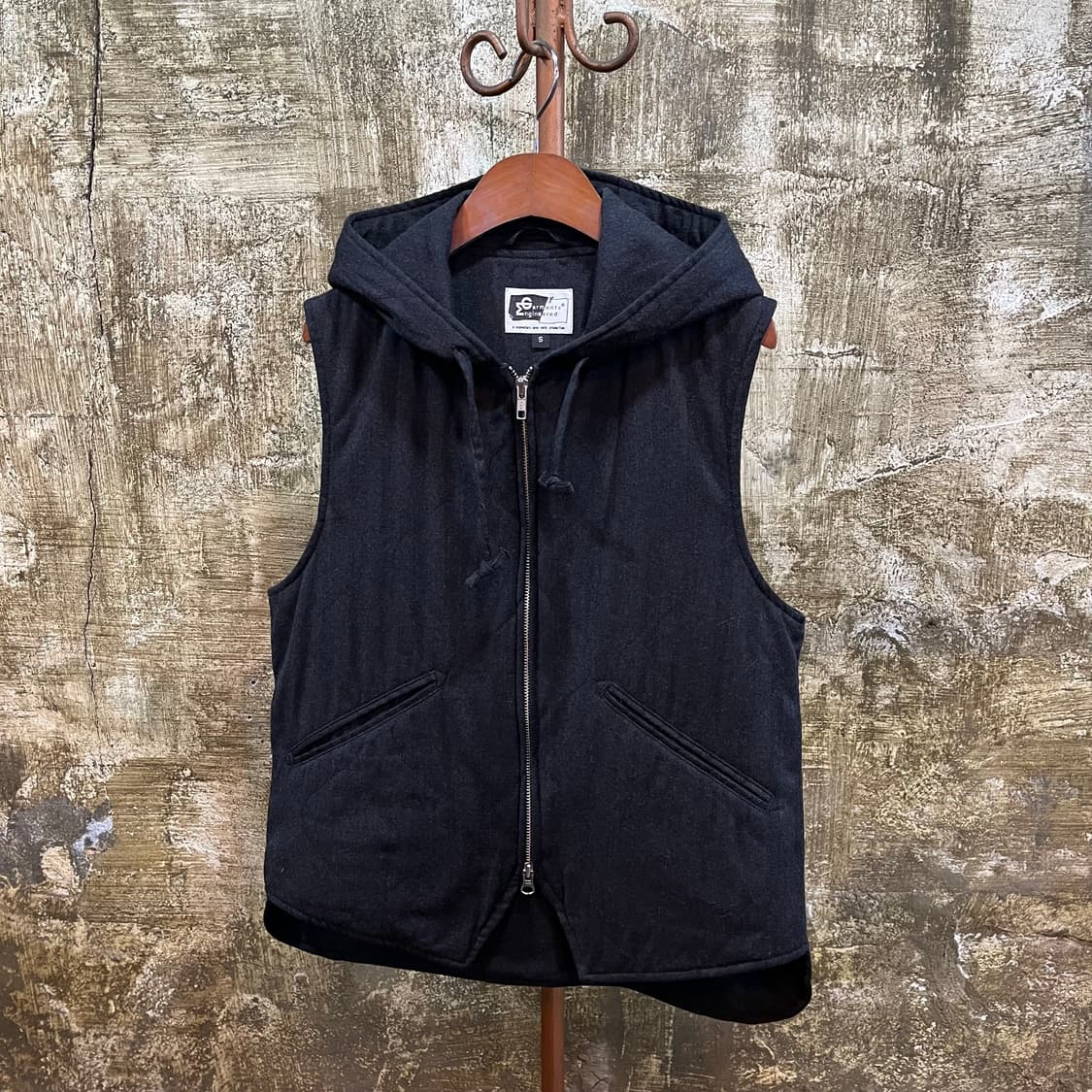 엔지니어드 가먼츠 헤링본울 후드 베스트 상품이미지1