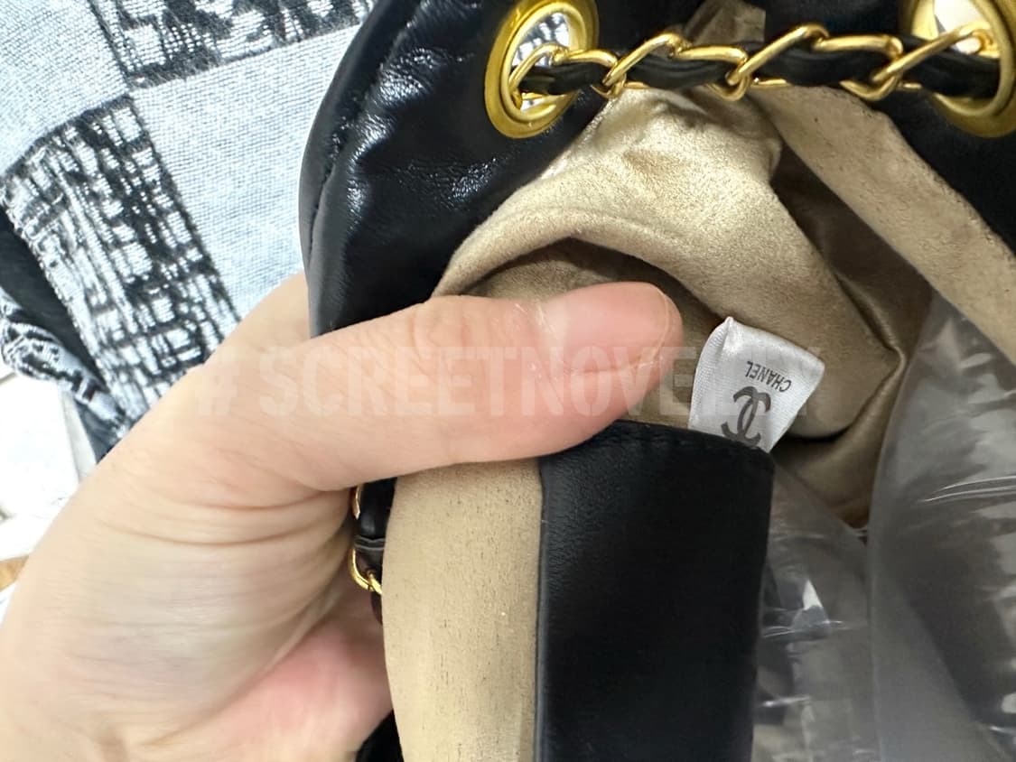 샤넬 블랙 가죽 퀄팅 버킷백 상품이미지9