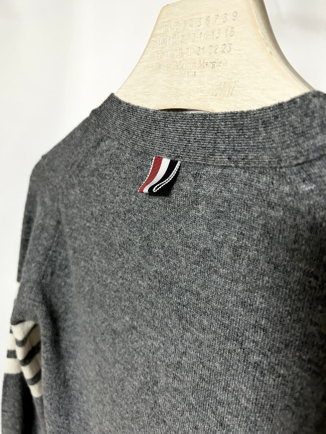 톰브라운 시그니처 캐시미어 100% 가디건 상품이미지8