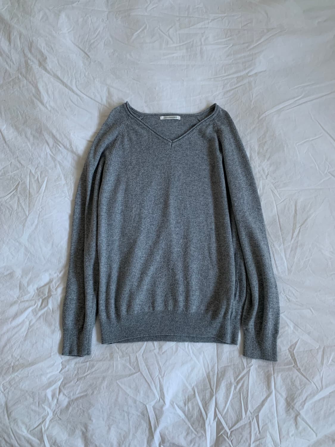 그레이 브이넥 니트 상품이미지1