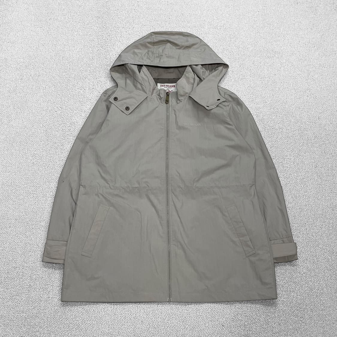 트루릴리전 스펠 로고 바람막이 후드 자켓 베이지 상품이미지2