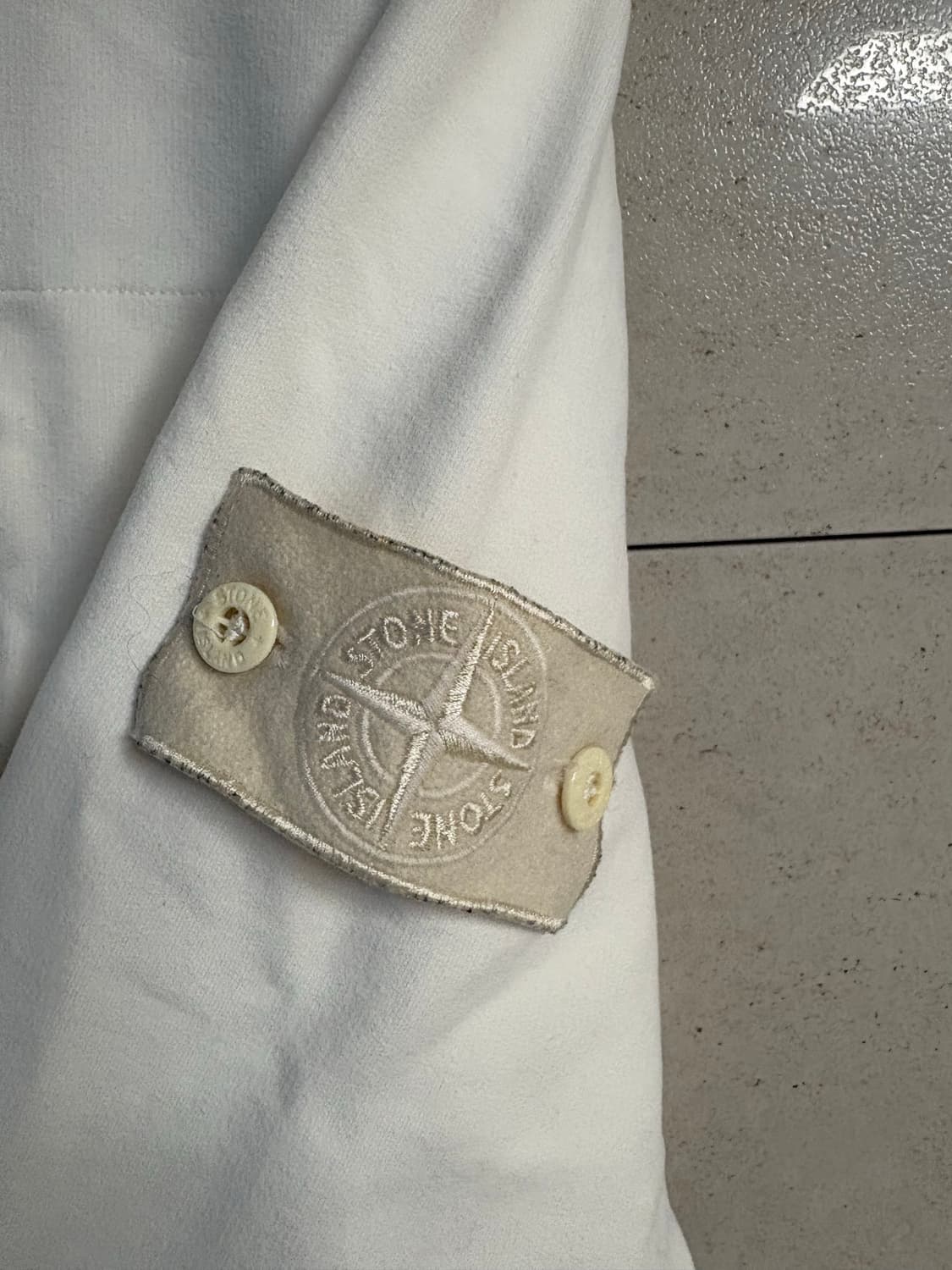 스톤아일랜드 백화점판 고스트피스 포켓 맨투맨 상품이미지3