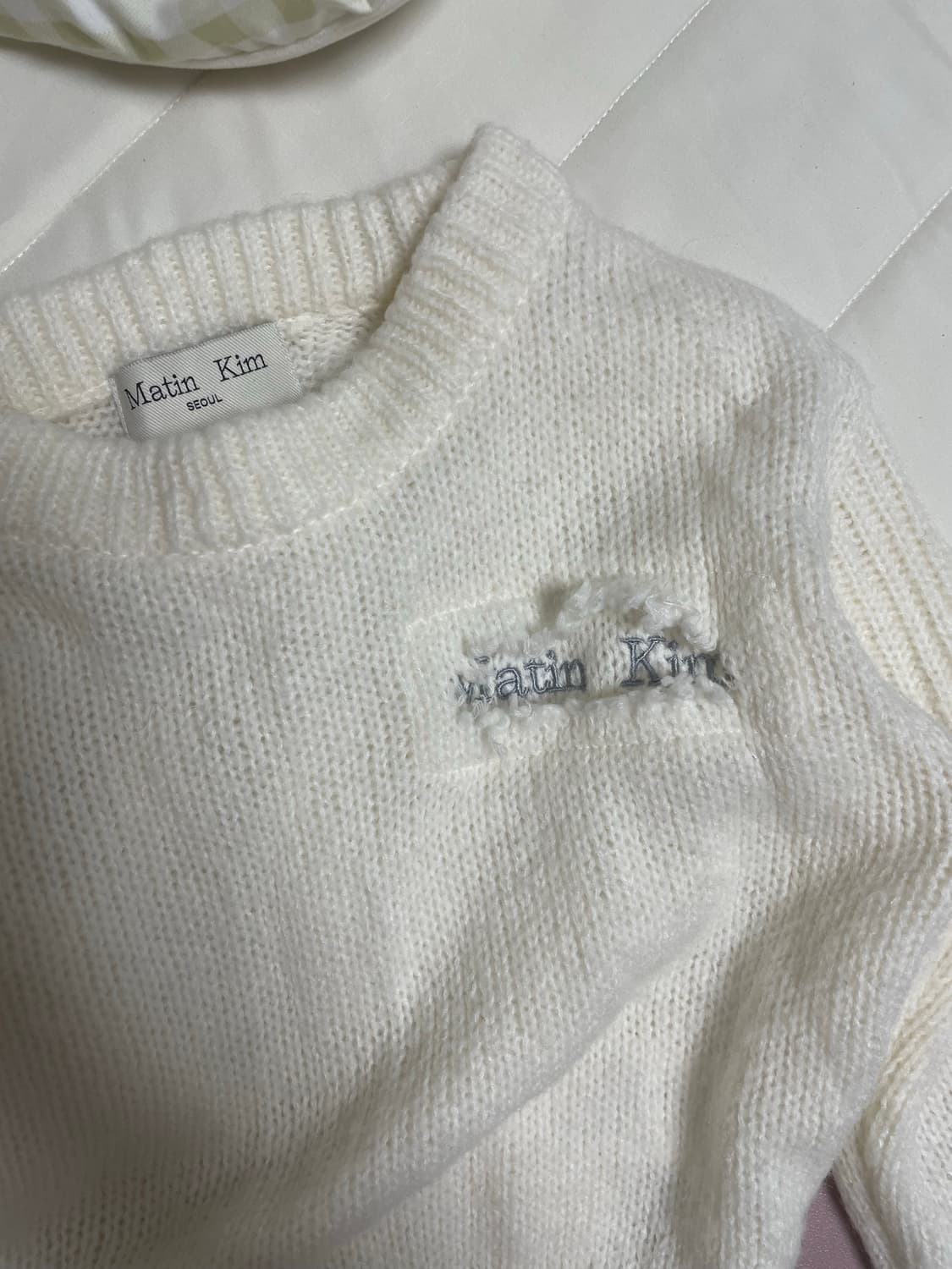 유일매물)마뗑킴 데미지 솔리드 니트 풀오버 아이보리 상품이미지2
