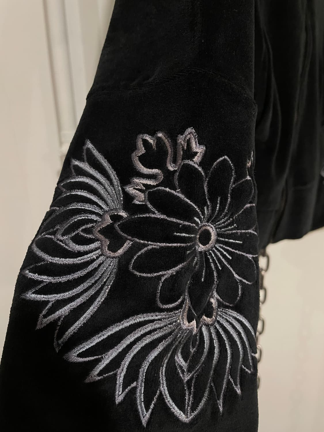 벨벳 플라워 자수 플레어 소매 블랙 집업 오리엔탈 상품이미지3