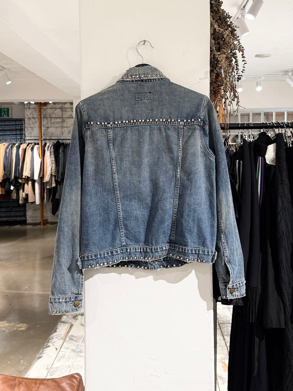 커런트 엘리엇 데님 스터드 트러커 자켓 상품이미지6