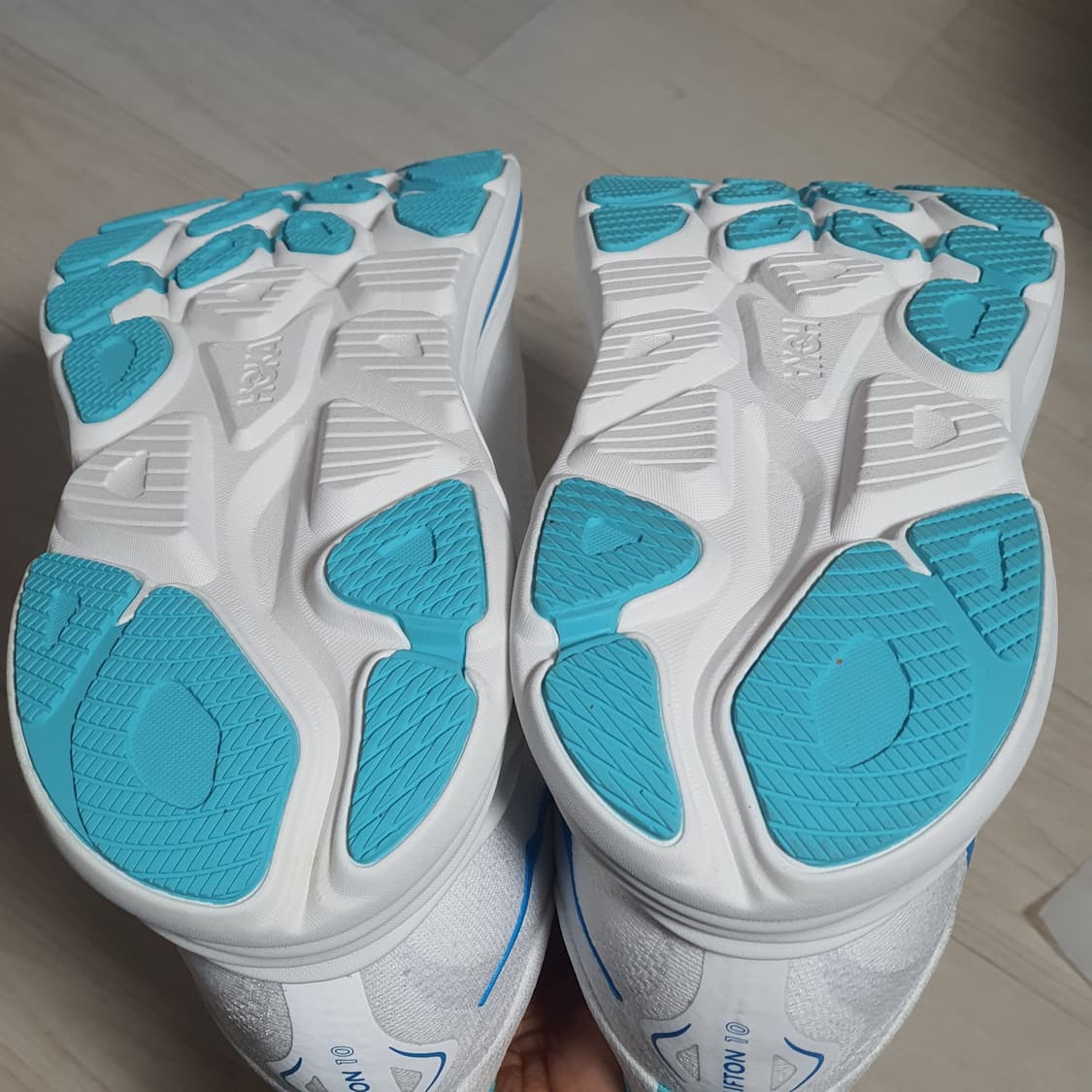 호카 러닝화 클리프톤 10 300mm 새상품
 상품이미지5