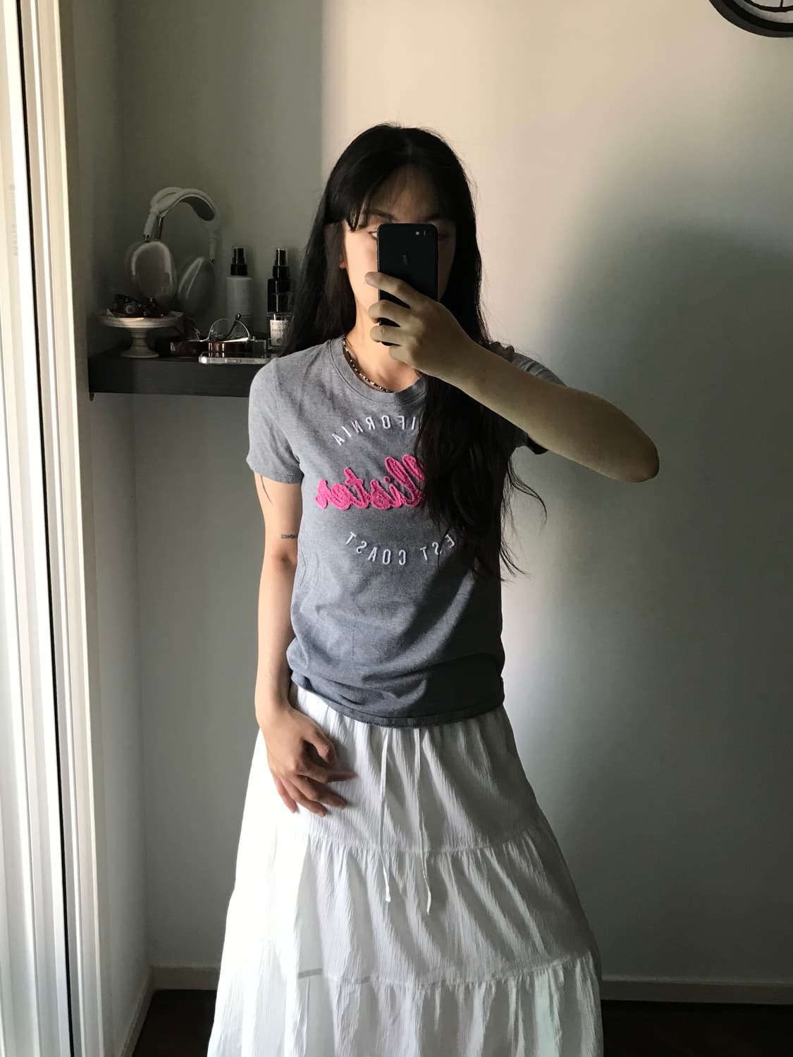 홀리스터 중앙 자수 로고 그레이 반팔티 상품이미지2