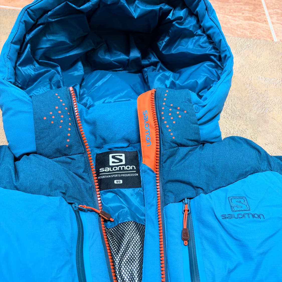 살로몬 구스다운 패딩 상품이미지2