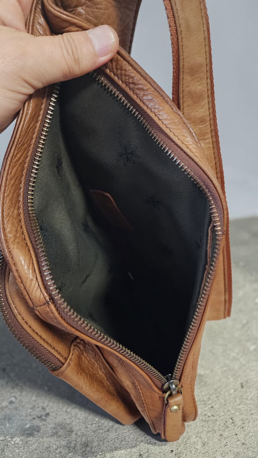 Tough Worker 가죽 슬링백 브라운 상품이미지7