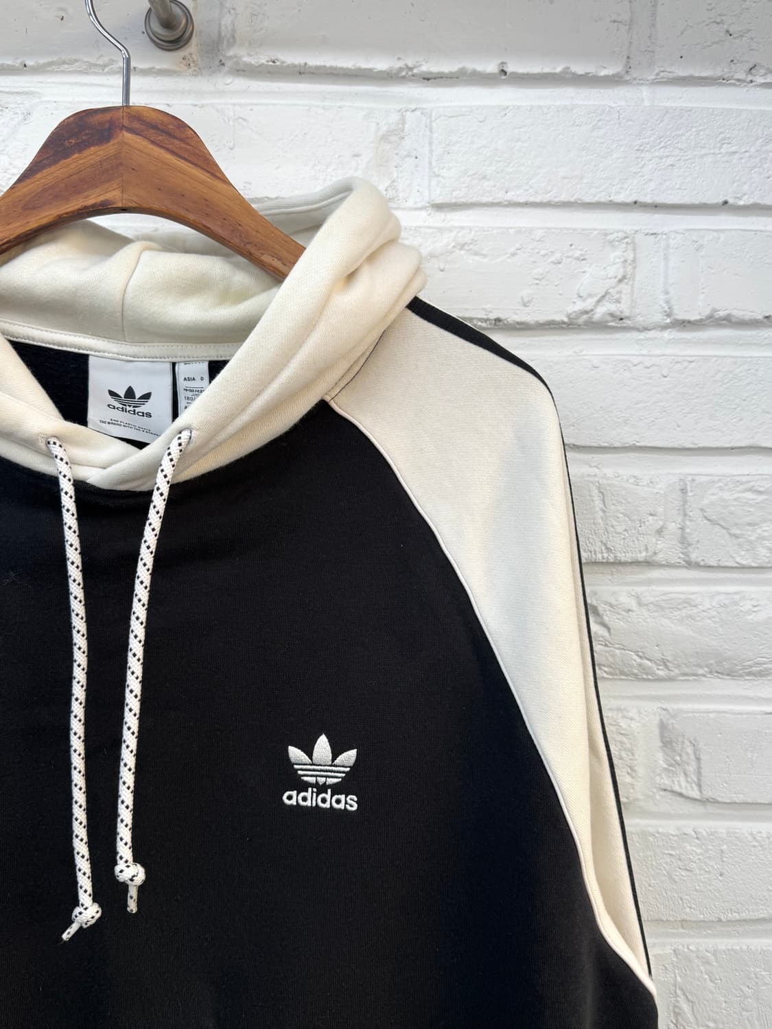 아디다스 블랙화이트 삼선 후드 상품이미지4