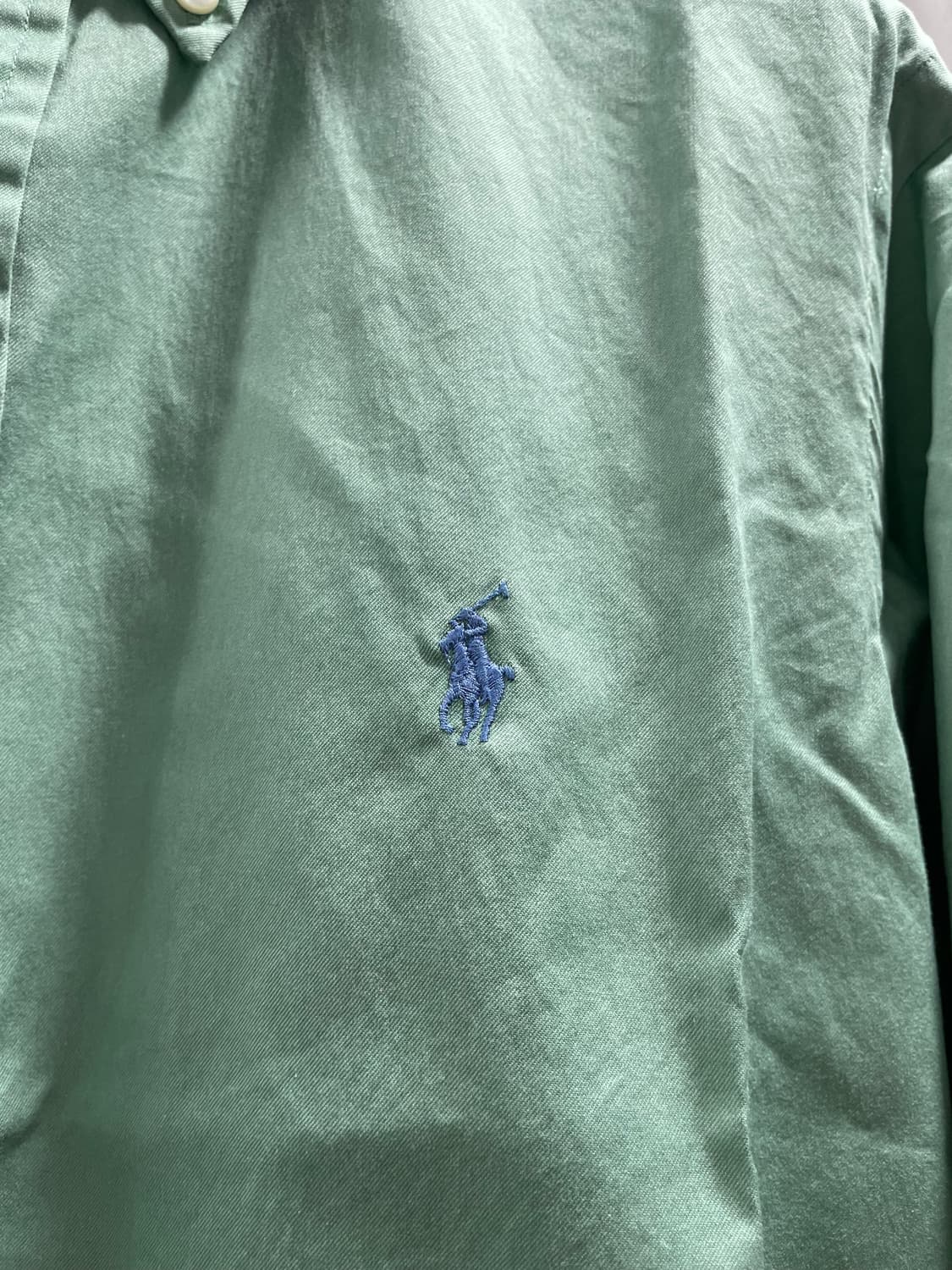 폴로 랄프로렌/ 클래식 핏 버튼다운 셔츠/ M  페더 웨이트 트윌 소재의 상품이미지4