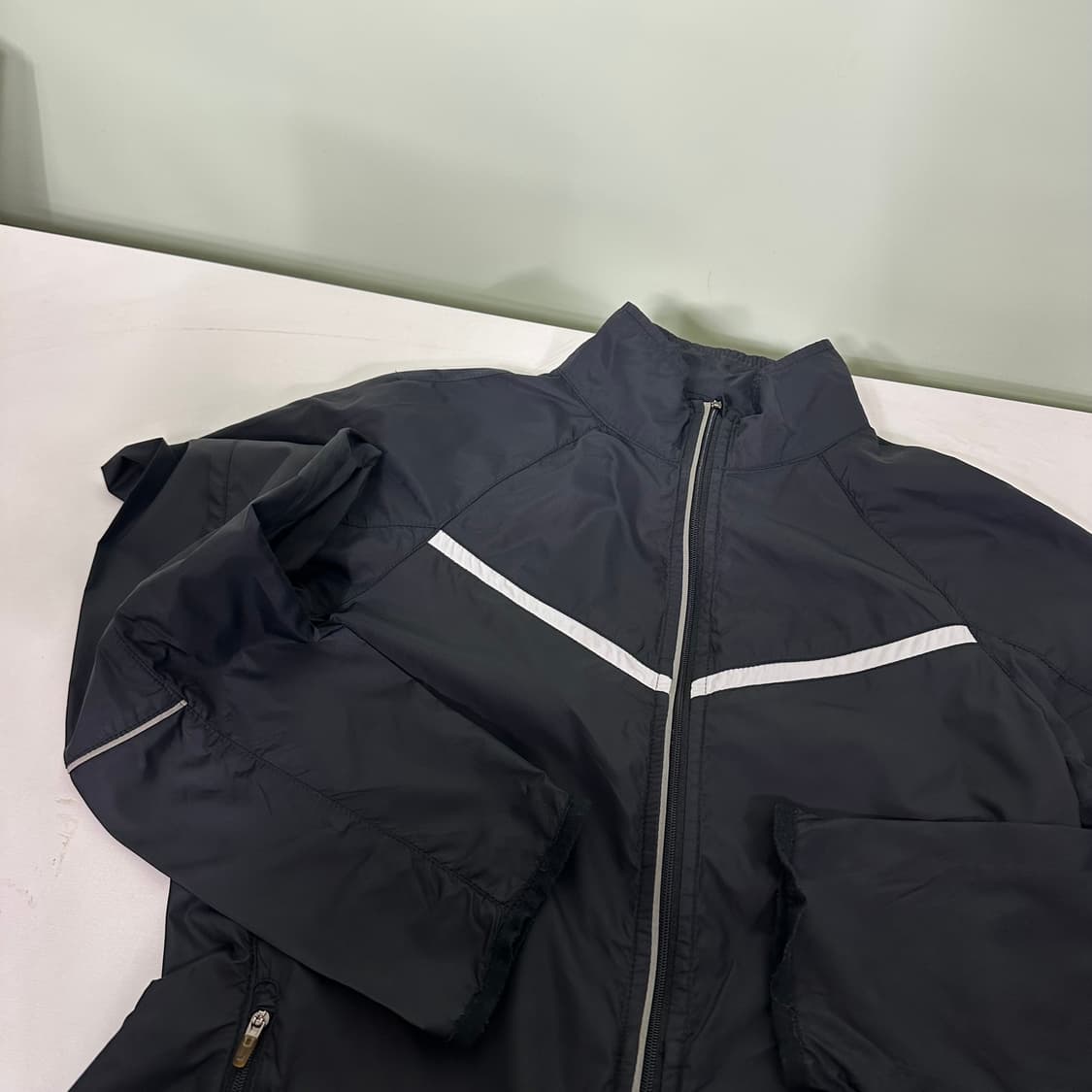 우먼S 나이키런닝 블랙 스카치 트레이닝 경량런닝바막 상품이미지1