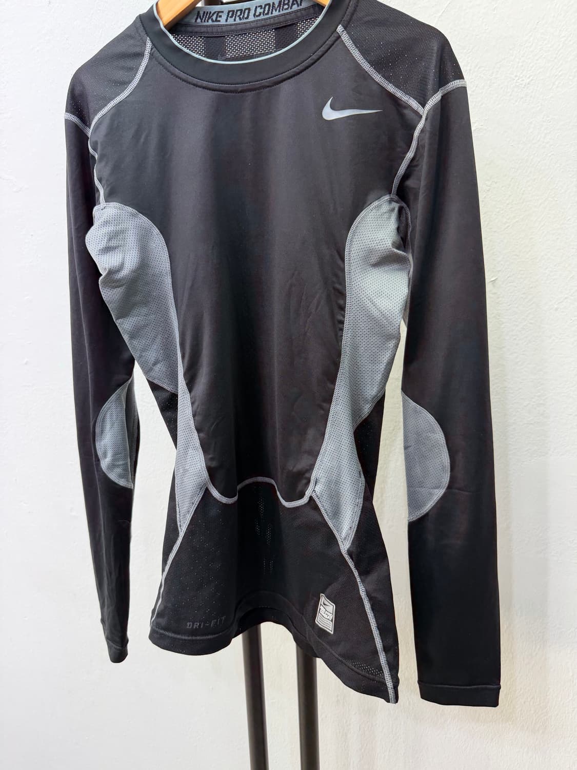 정품) 나이키 프로 컴뱃 긴팔 기능성 티셔츠 M 상품이미지3