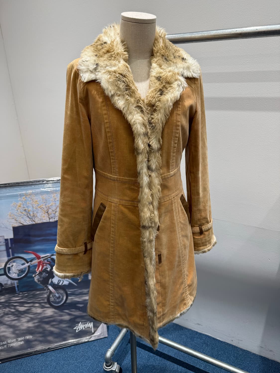 버버리 블루라벨 트리밍 퍼 코트 상품이미지1