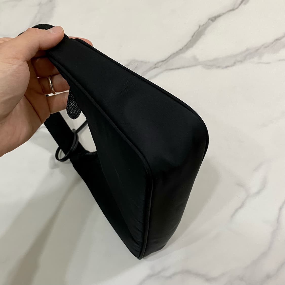 프라다 리에디션 2000 리나일론 숄더백 블랙 1NE515 상품이미지5