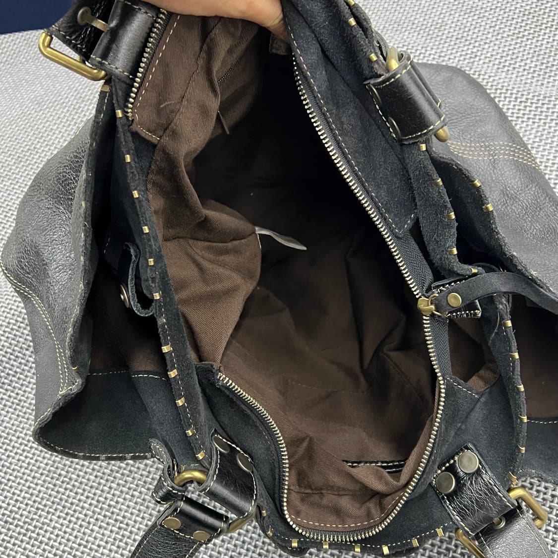 빈티지 레더 스터드 숄더백 상품이미지3