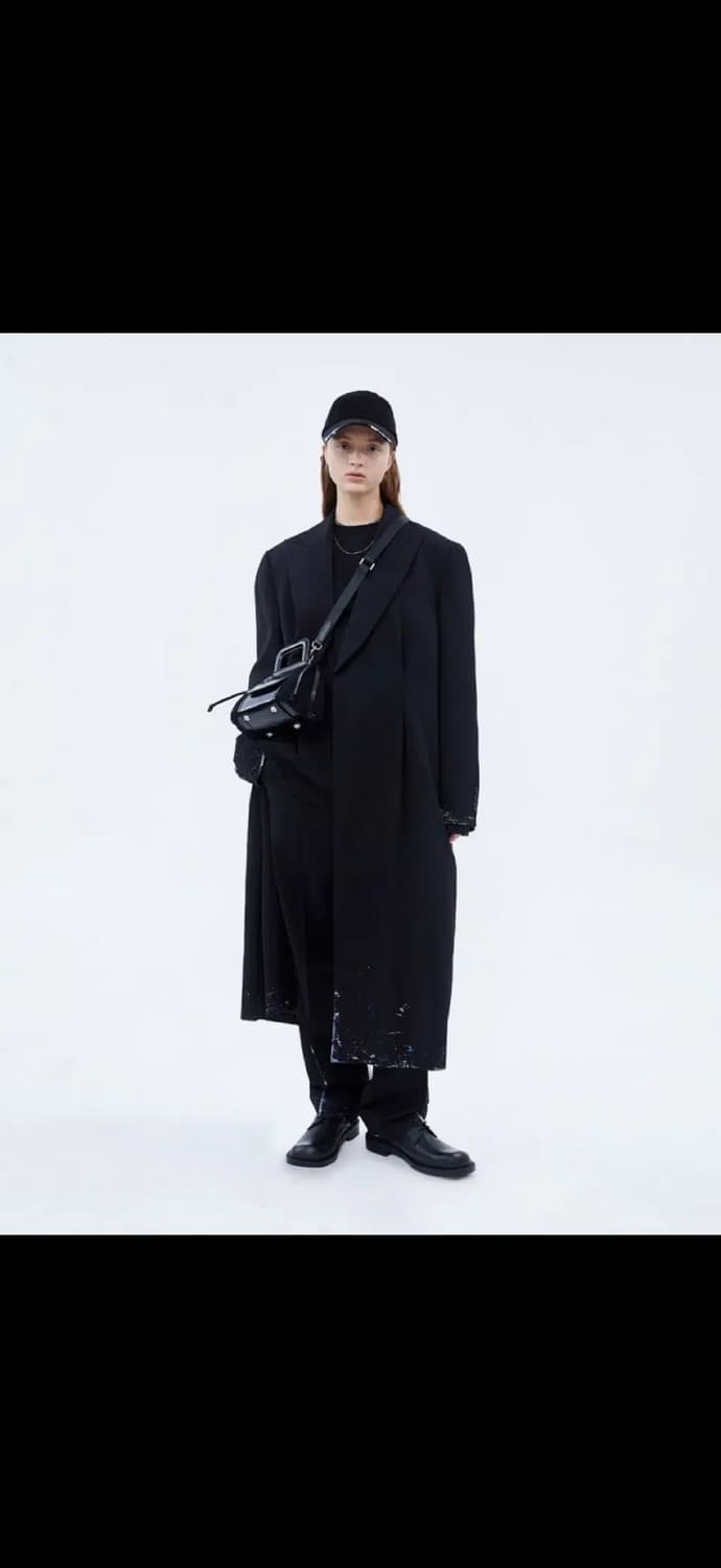 아더에러 슬리프 페인팅 롱 코트 상품이미지1