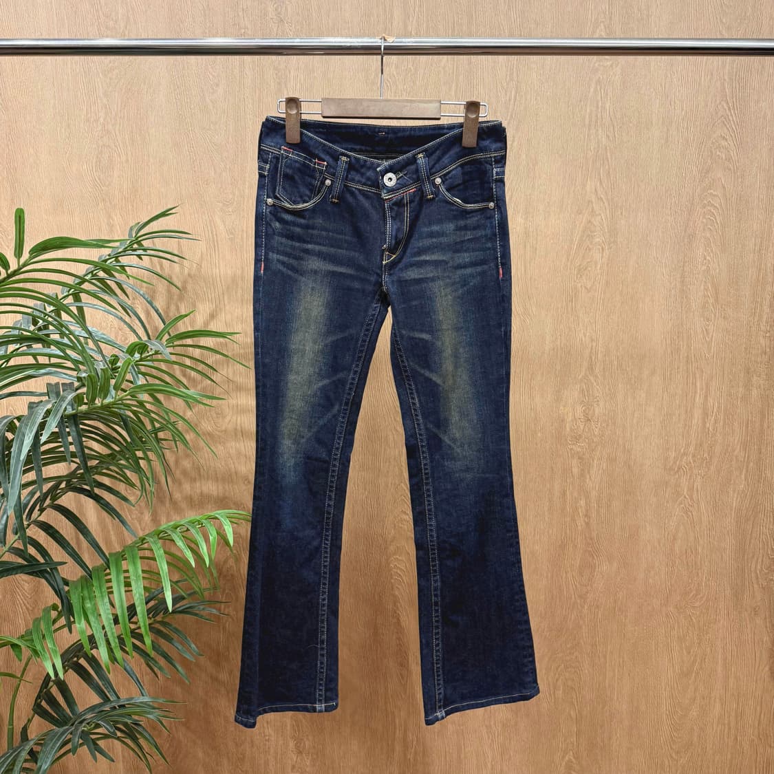 리바이스 워싱 데님 팬츠 레드 스티치 디테일 로고 가죽 패치 진청 상품이미지1