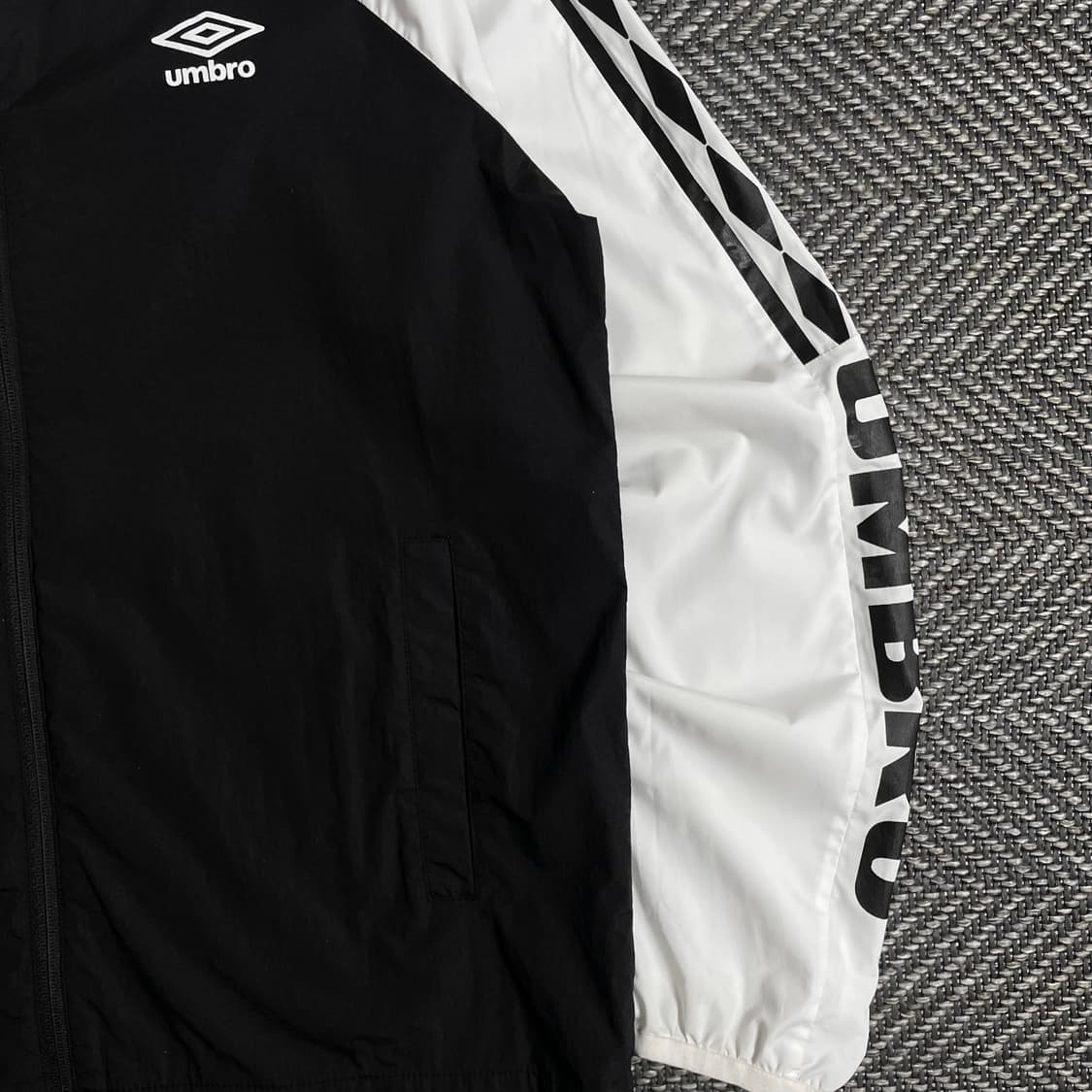 엄브로 멀티로고 빅로고 트랙 우븐 바람막이y 3650 상품이미지3