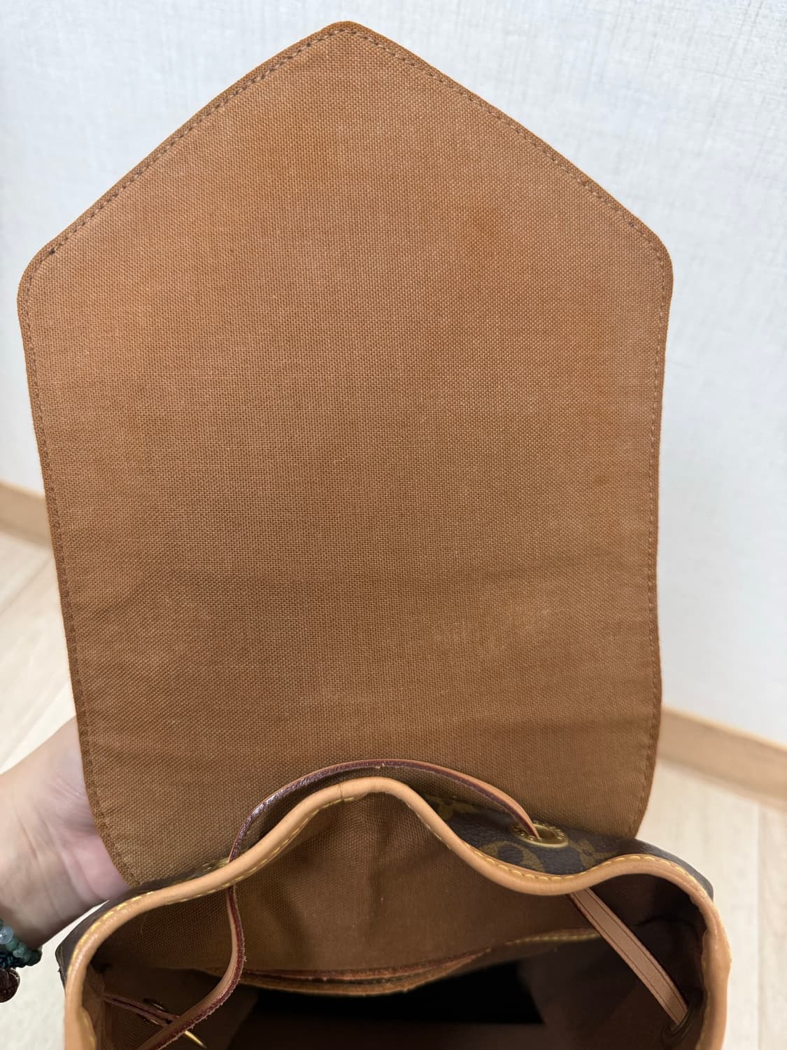 루이비통 모노그램 몽수리 백팩 MM 팝니다. 상품이미지8